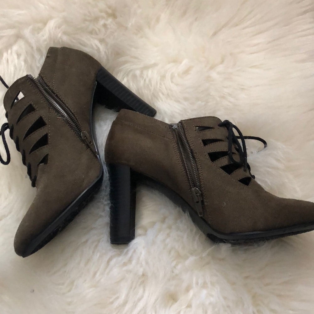 Ankle heels - Picture 2 of 5